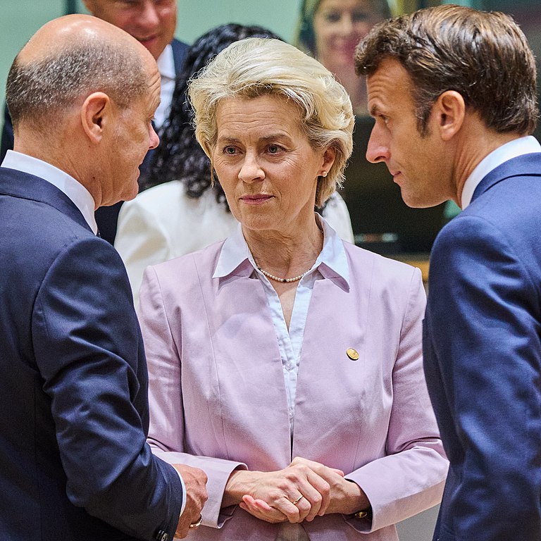 Leaders Olaf Scholz, Chancellor of Germany (left). Ursula von der Leyen, President of the European Commission (center). And Emmanuel Macron, President of France (rights). Seen together at a 2022 European summit. Both Germany and France have exit taxes in the EU, despite the aim to foster global mobility.