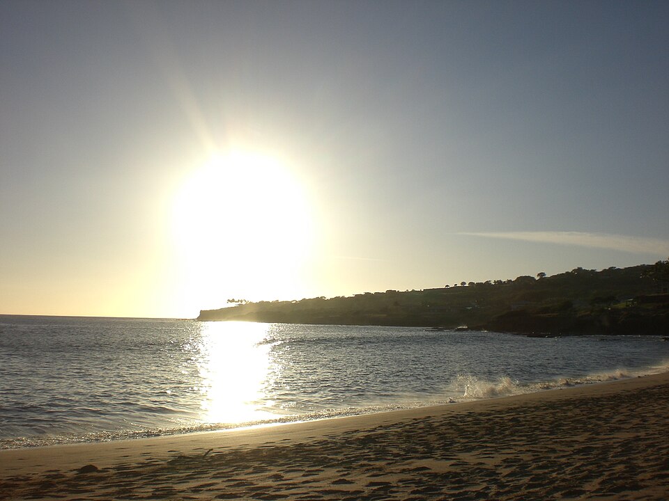 Picture of a sunset over Lanai, Hawaii, setting for The White Lotus Season 1